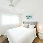 Elegant 1Br Coastal Escape In The Heart Of The Gc