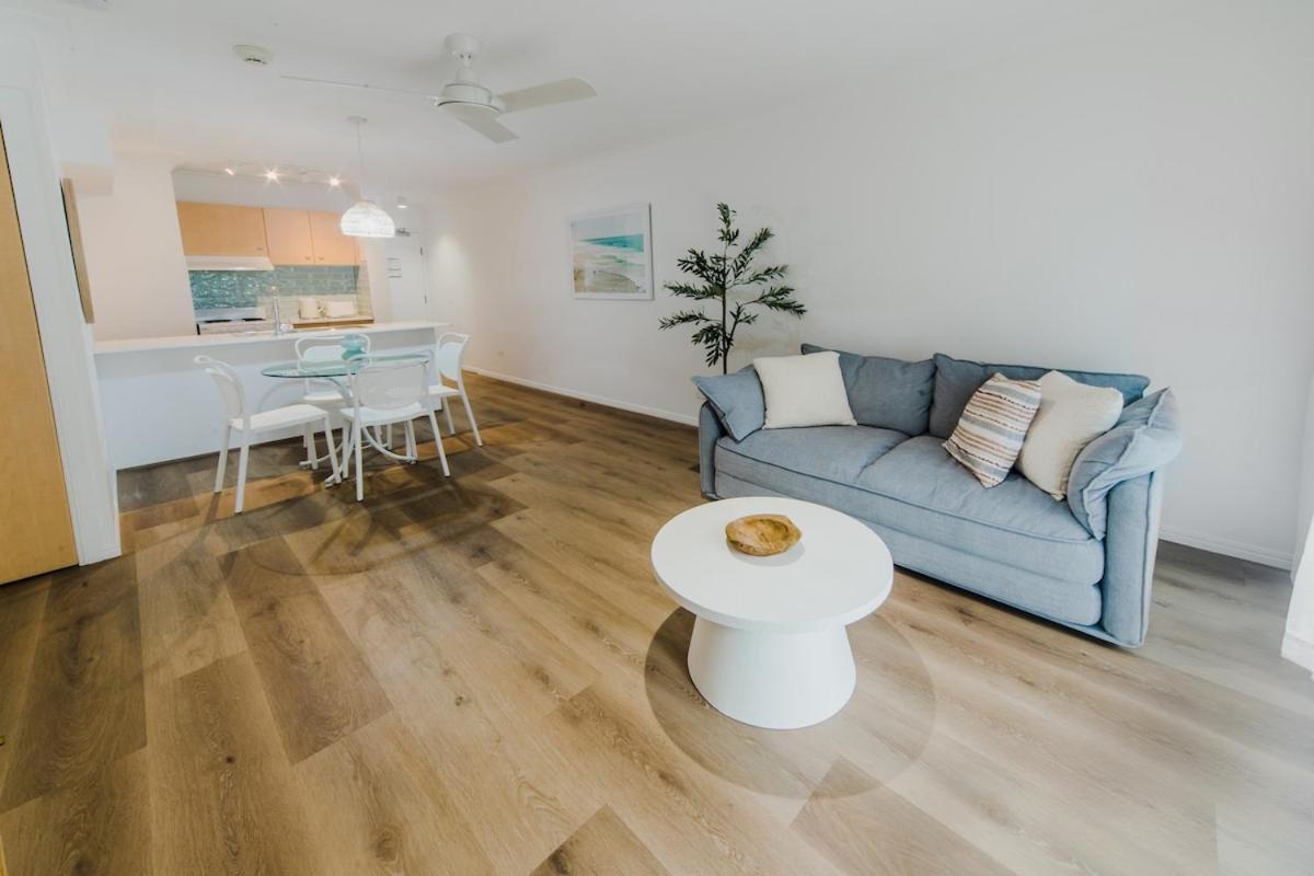 Elegant 1br Coastal Escape In The Heart Of The Gc Apartment Gold Coast