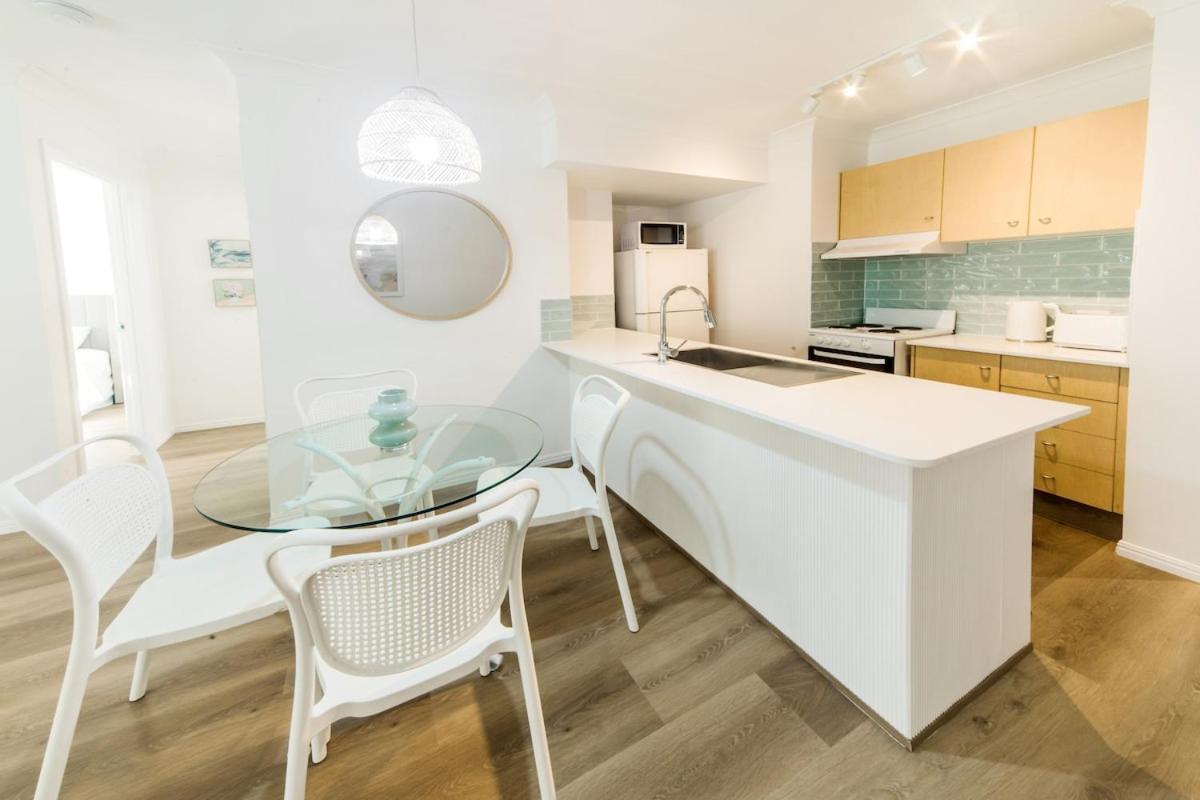 Elegant 1br Coastal Escape In The Heart Of The Gc Apartment