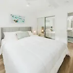 Elegant 1Br Coastal Escape In The Heart Of The Gc