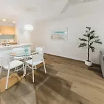 Elegant 1Br Coastal Escape In The Heart Of The Gc