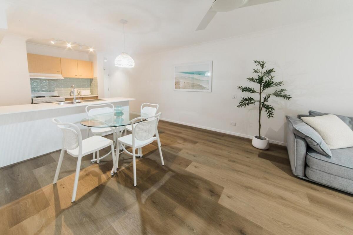 Elegant 1br Coastal Escape In The Heart Of The Gc Gold Coast