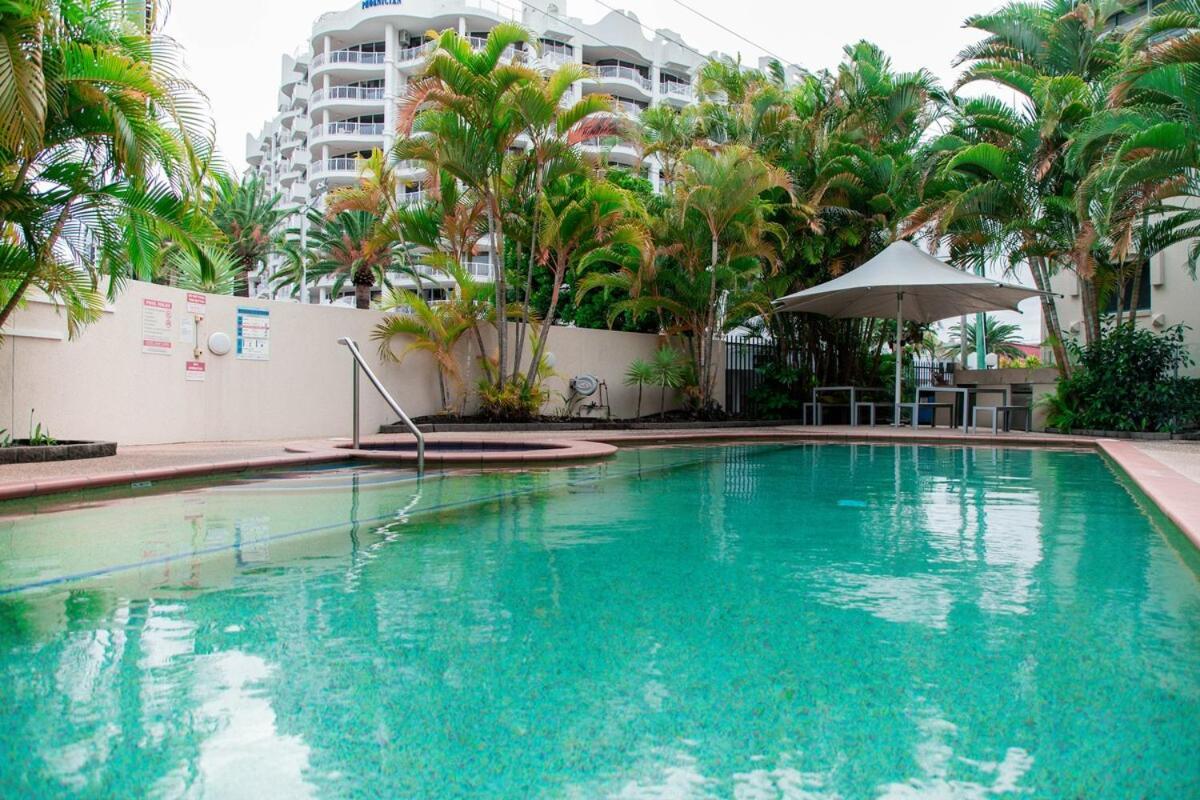 Elegant 1br Coastal Escape In The Heart Of The Gc Apartment
