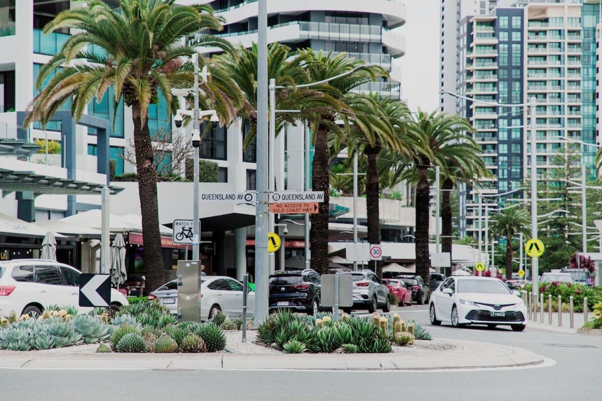 Elegant 1br Coastal Escape In The Heart Of The Gc * Gold Coast
