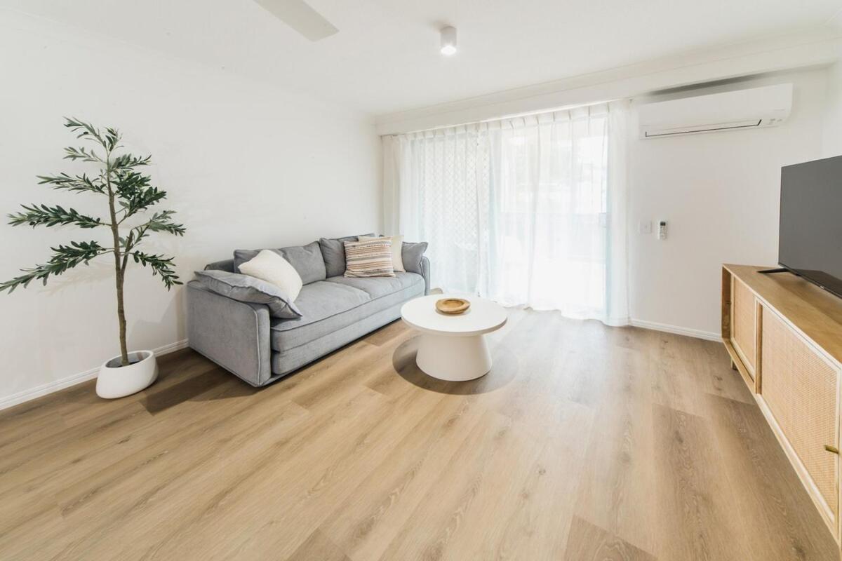 Elegant 1br Coastal Escape In The Heart Of The Gc Apartment *