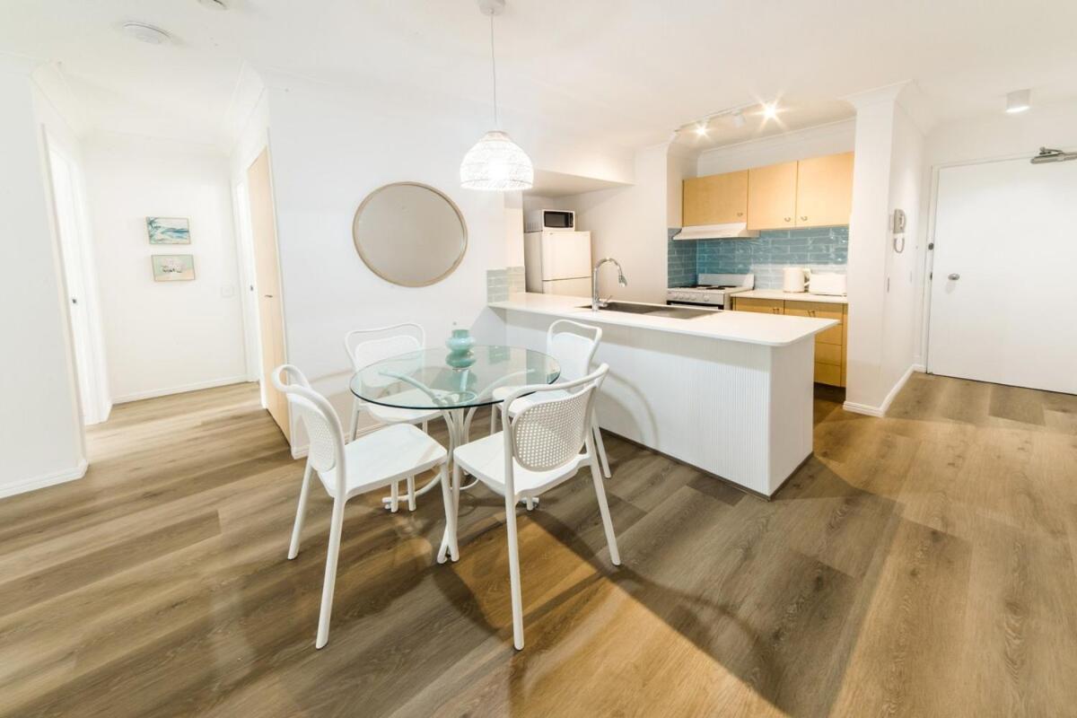 Elegant 1br Coastal Escape In The Heart Of The Gc * Gold Coast