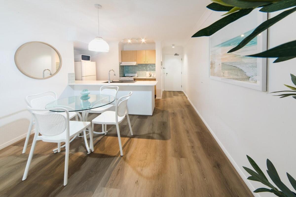 Elegant 1br Coastal Escape In The Heart Of The Gc Apartment Gold Coast
