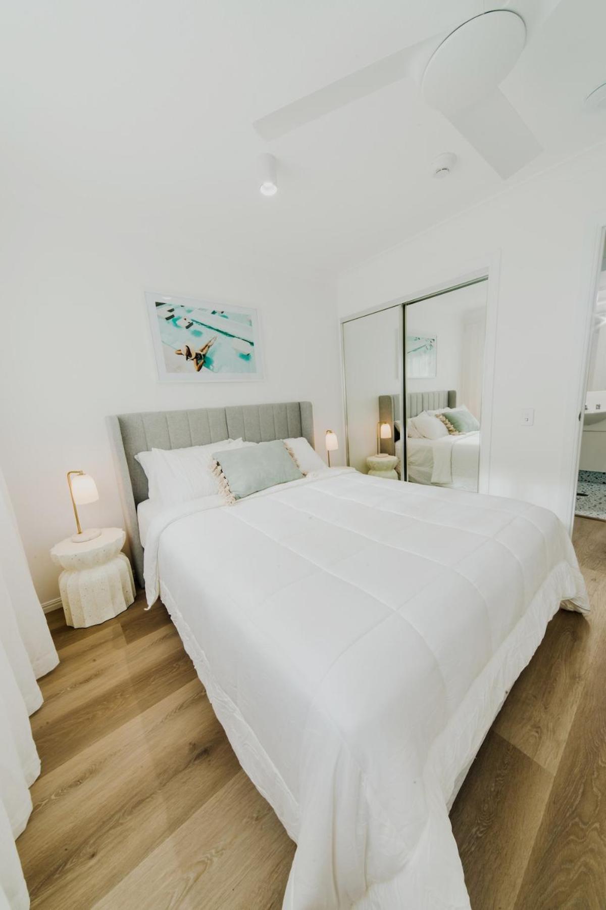 Elegant 1br Coastal Escape In The Heart Of The Gc Apartment *